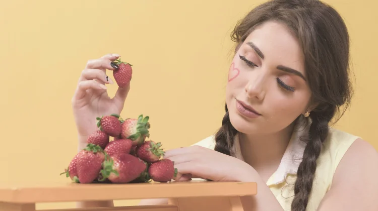 Potret Generasi Strawberry, Benarkah Indah di Luar, Rapuh di Dalam?