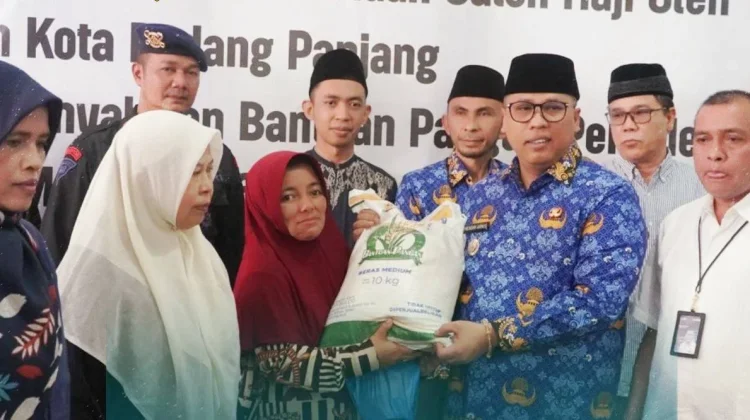 Pemko Padang Panjang Salurkan Sembako bagi Warga Terdampak Hidrometeorologi