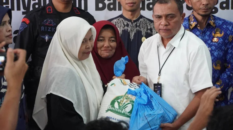 7.169 KK di Padang Panjang Terima Bantuan Pangan 20 Kg Beras dan Minyak