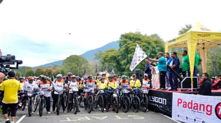 Wako Hendri Arnis Lepas 2.000 Pesepeda Gowes Fun Adventure Padang Panjang