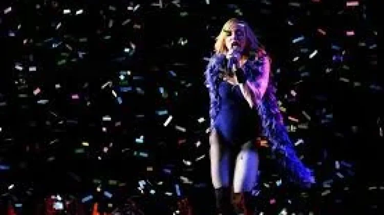 Madonna Kembali Ikonik di Coachella dengan Nostalgia Panggung
