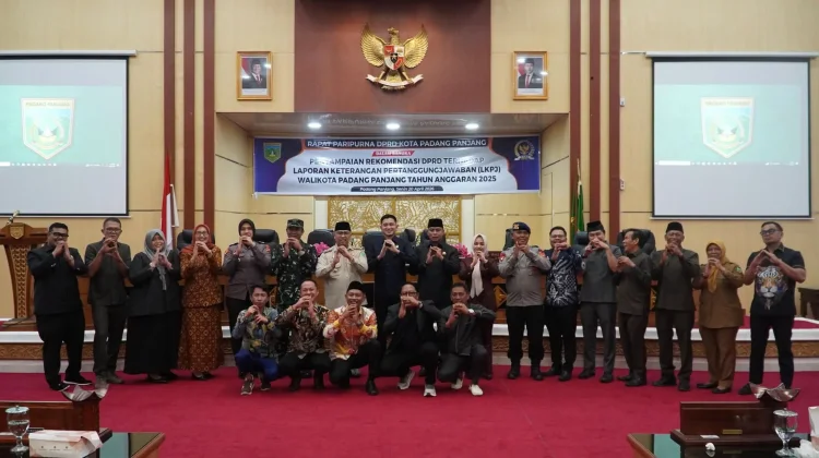 DPRD Padang Panjang Sampaikan 71 Rekomendasi LKPj Wali Kota 2025