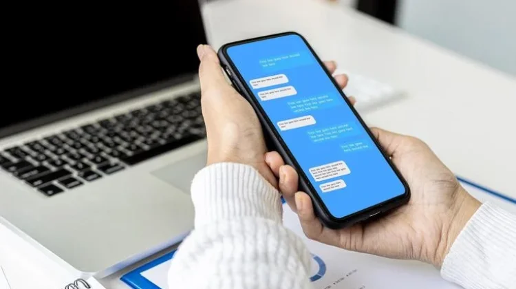 Alasan Seseorang Lebih Berani Jujur lewat Chat dari pada Langsung