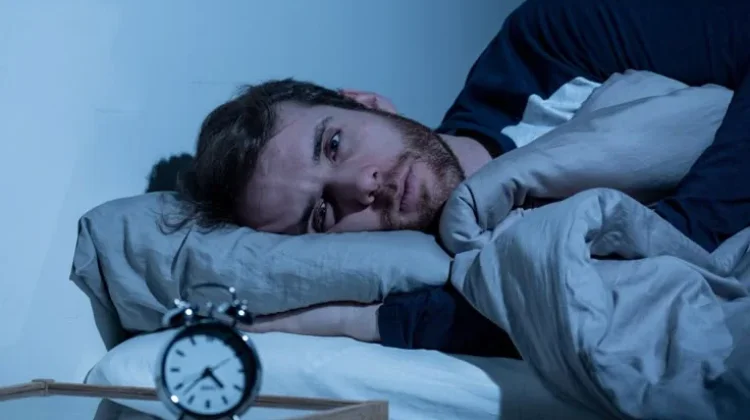 Alasan Kita Sering Mikirin Hal Memalukan sebelum Tidur
