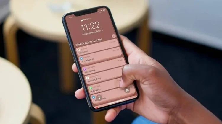 Alasan Kita Sering Membuka HP Padahal Tidak Ada Notifikasi