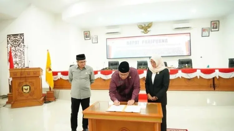 Rapat Paripurna DPRD, Ranperda Pajak Daerah dan Retribusi Daerah Disetujui Jadi Pe