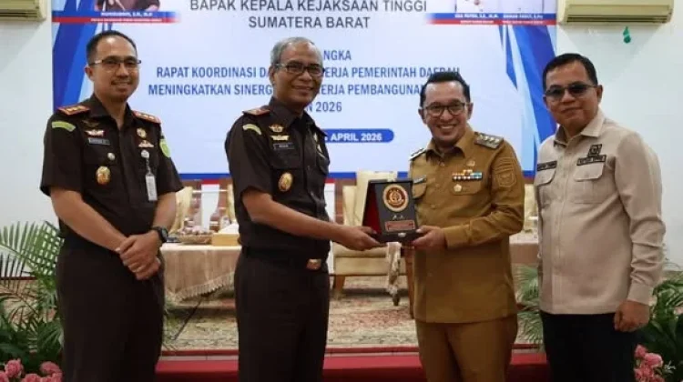 Kajati Sumbar Ingatkan Pemda Jauhi Pelanggaran Hukum