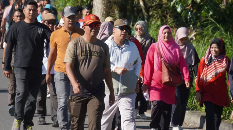 Wako Hendri Pimpin Jalan Sehat ASN Padang Panjang Bersama Secata B