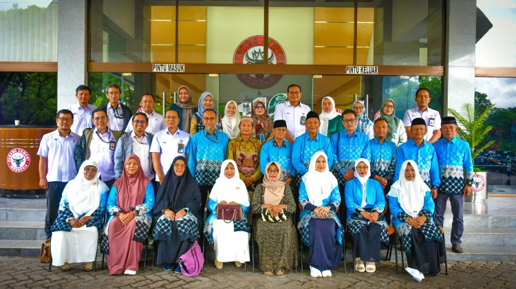 PT Semen Padang Lepas 20 Calon Jemaah Haji Karyawan dan Pensiunan Tahun 2026