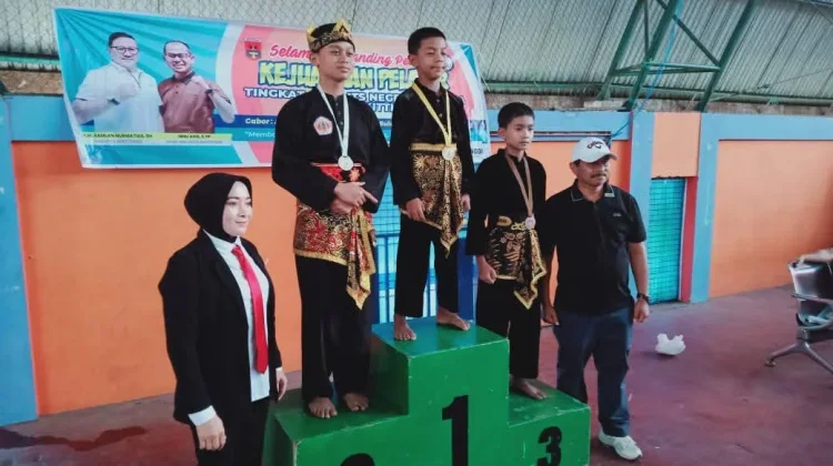Emas Gulai Bancah, Pesilat Muda MTsN 2 Bukittinggi Bersinar