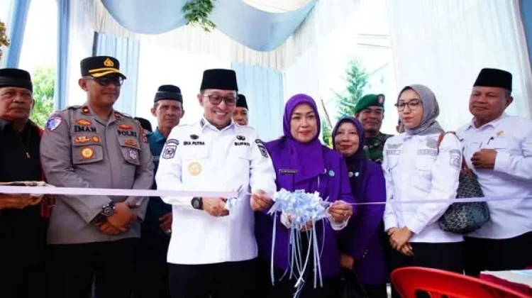 Bupati Launching Posyandu Mawar Merah 6 SPM dan Resmikan Sekolah Lansia Semarak