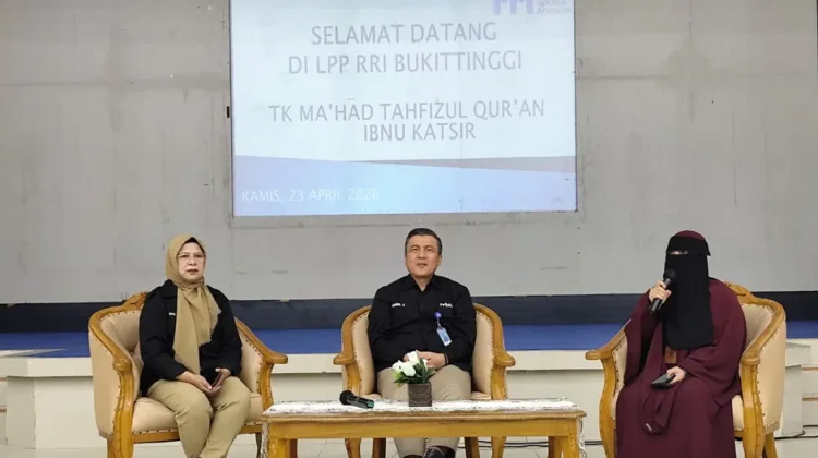 TK Tahfizul Quran Ibnu Katsir Lakukan Pembelajaran Luar Ruang di RRI Bukittinggi