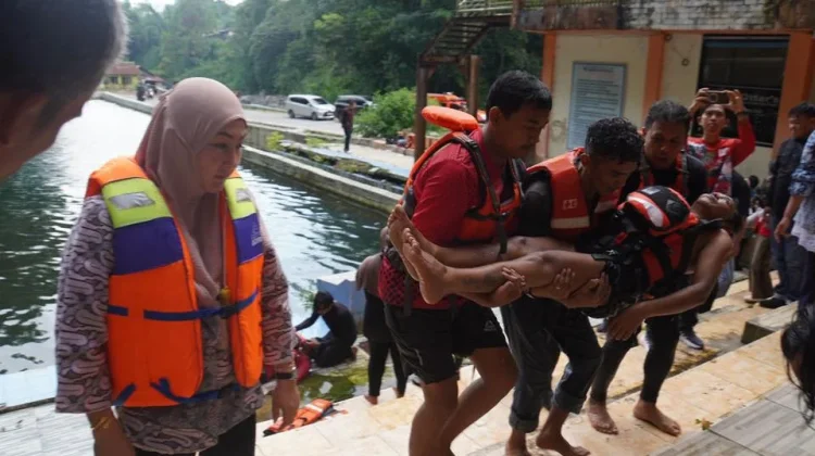 Ketua PMI Padang Panjang Pastikan Kesiapan Relawan lewat Pelatihan Water Rescue