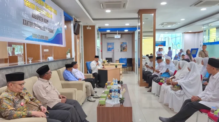Bank Nagari Lubuk Basung Lepas 52 Jamaah Haji, Bupati Agam Beri Tausiah dan Dukungan