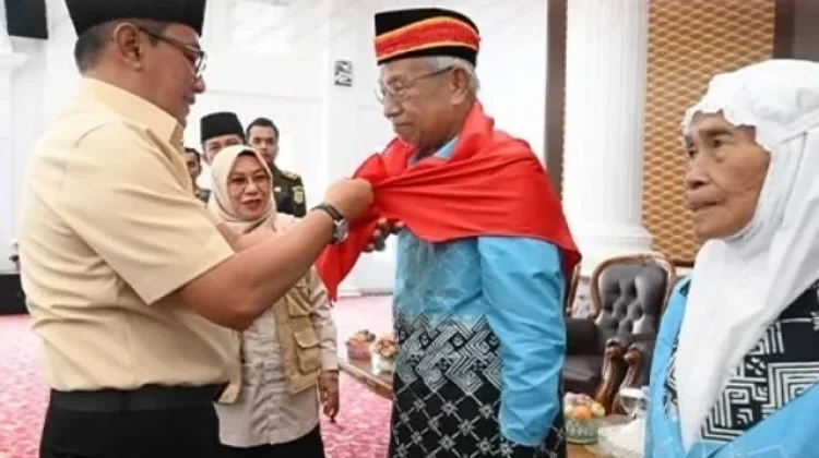 Wako Bukittinggi Lepas Keberangkatan 255 Calon Jemaah Haji