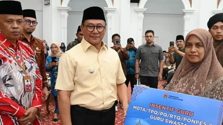 Pemko Bukittinggi Salurkan Insentif Guru Keagamaan, dan Garin