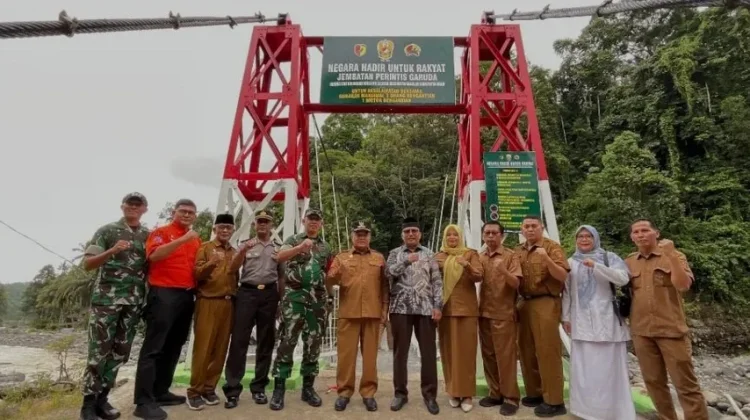 Dandim 0304/Agam - Bupati Benni Warlis Resmikan Jembatan Perintis Garuda di Malalak