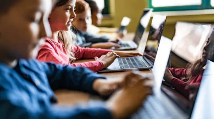 Belajar Tidak Harus di Kelas, "Ini Cara Cerdas Belajar di Era Digital"