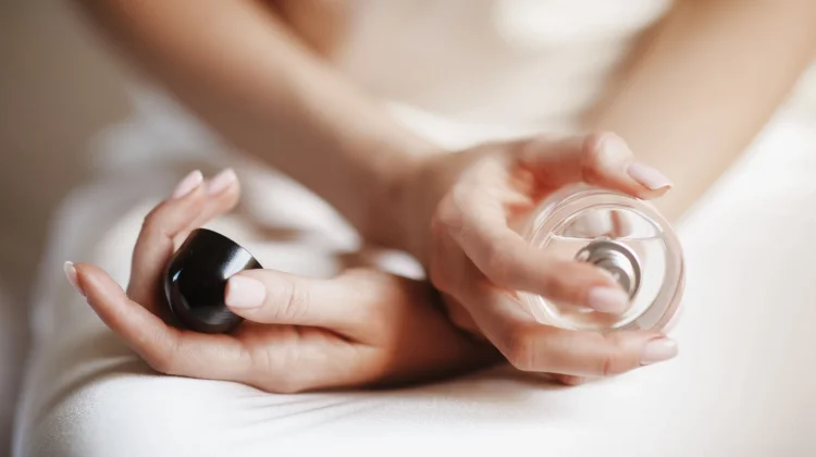 Bagaimana Perfume Membentuk Kesan Pertama