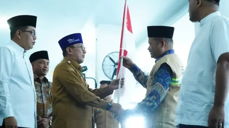 Jemaah Calon Haji Tanah Datar Dilepas, Bupati Eka Putra, Harap Jamaah Jaga Kesehatan