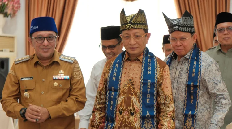 Dijamu dan Bersilaturahmi dengan Bupati Eka Putra