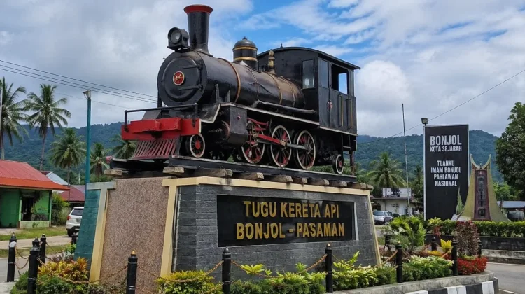 Tugu Kereta Api di Bonjol Pasaman Simbol Sejarah, dan Daya Tarik Wisata