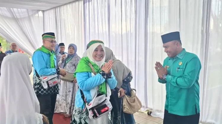 CJH Padang Panjang Berangkat ke Tanah Suci, Doa dan Haru Warnai Pelepasan