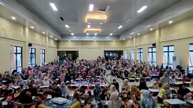 1.978 Anak PAUD dan TK Padang Panjang Ikuti Lomba Mewarnai Bersama Orang Tua