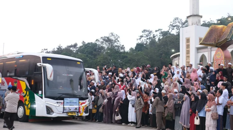 Wawako Allex Lepas 79 JCH Padang Panjang di Masjid Manarul Ilmi