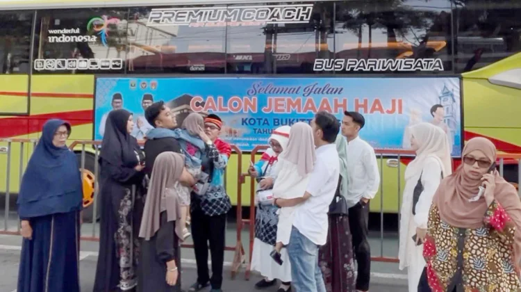 Sebanyak 255 Jemaah Haji Bukittinggi Berangkat menuju Embarkasi Padang