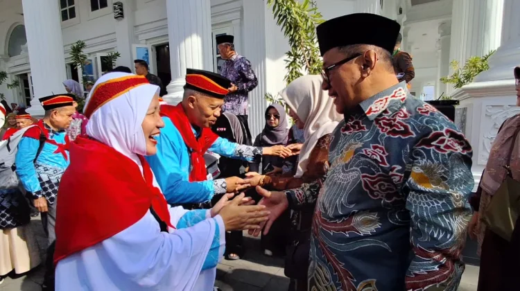 Air Mata Doa Iringi Keberangkatan Jamaah Haji Bukittinggi 1444 H / 2026 M