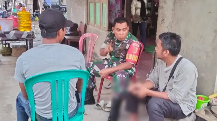 Babinsa Kapur IX Ajak Warga Peduli Lingkungan dan Waspada Cuaca Ekstrem