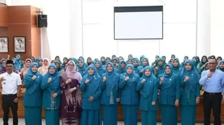 Ketua TP PKK Bukittinggi Lantik Ketua PKK Mandiangin Koto Selayan dan Guguak Panja