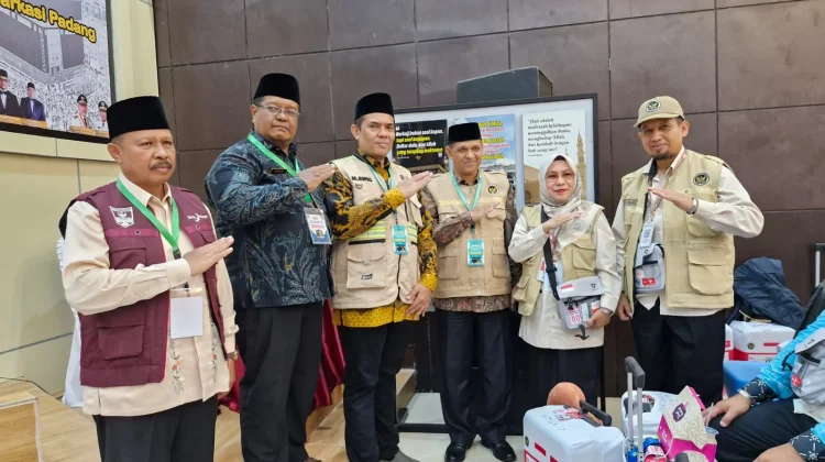 Disiplin Manasik Antar Koper Haji Bukittinggi Lolos X-Ray