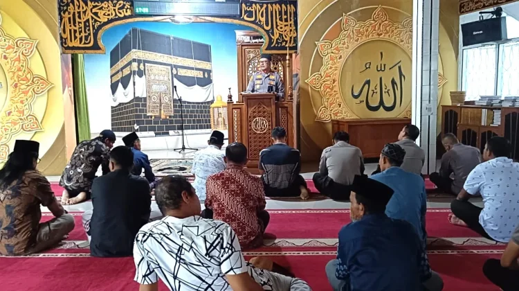 Waka Polres Pessel Sampaikan Amar Ma’ruf Nahi Mungkar dalam Khutbah Jumat