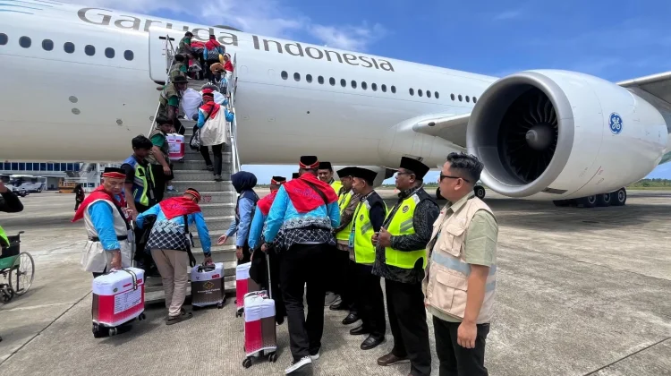Kloter PDG 07 Lepas Landas Menuju Madinah, Dua Tertunda Berangkat Karna Sakit