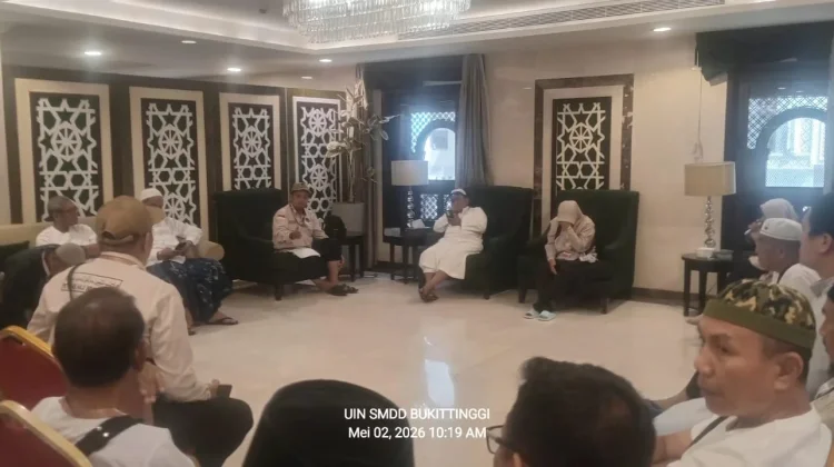 Air Mata Haru Petugas Kloter 7 Padang, Ibadah Jemaah Jadi Prioritas