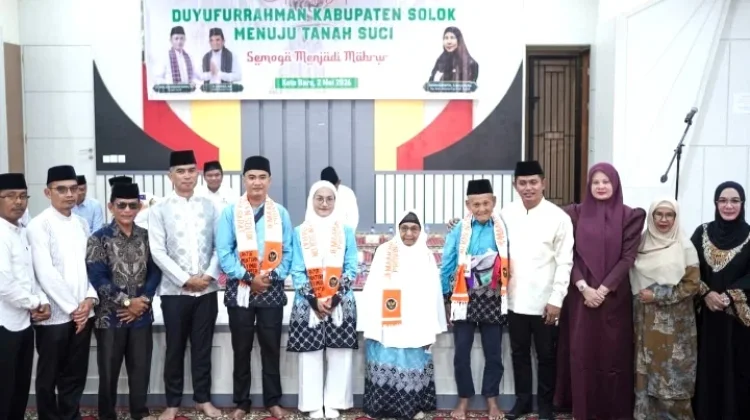 Bupati Solok Jon Pandu Lepas 198 Jamaah Haji