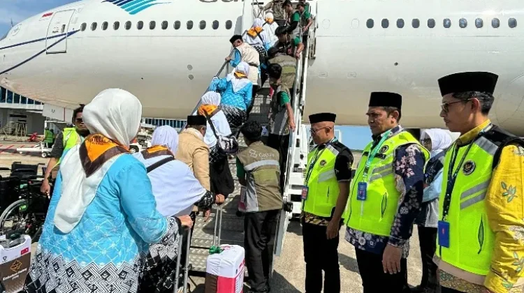 Kabiro Kesra Sumbar Lepas Kloter 8 Tegaskan Komitmen Haji