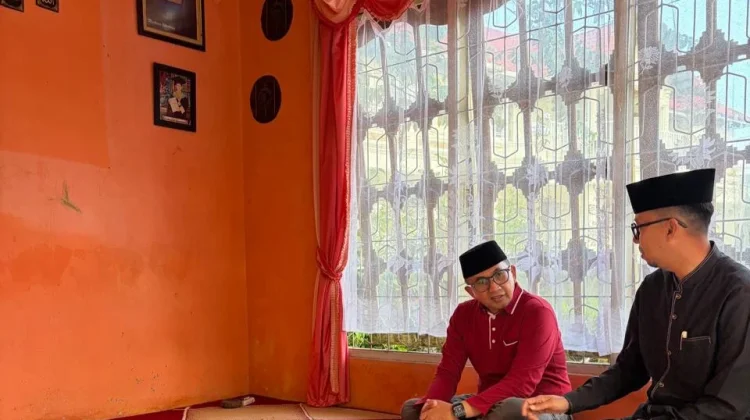 Camat Guguak Panjang & Kabag Kesra Bukittinggi Melayat ke Rumah Jemaah Haji Wafat