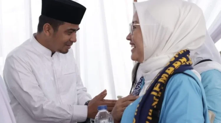 Wali Kota Solok Dampingi Jemaah Kloter 9 hingga ke Asrama Haji