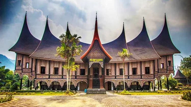 Peribahasa Bumi Dipijak Langit Dijunjung Jadi Pedoman Hidup Perantau