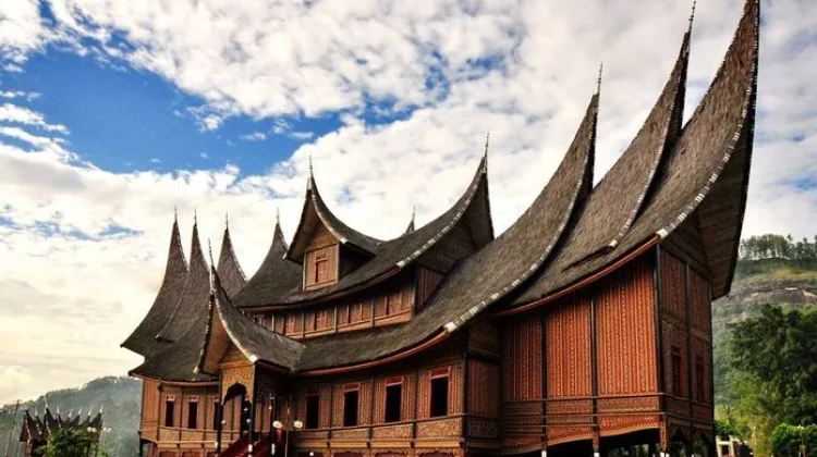 Adat Nan Ampek Pedoman Hidup Minangkabau Syariat Budaya