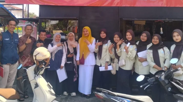 Mahasiswa Kesmas UFDK Edukasi dan Surveilans DBD di Bukittinggi