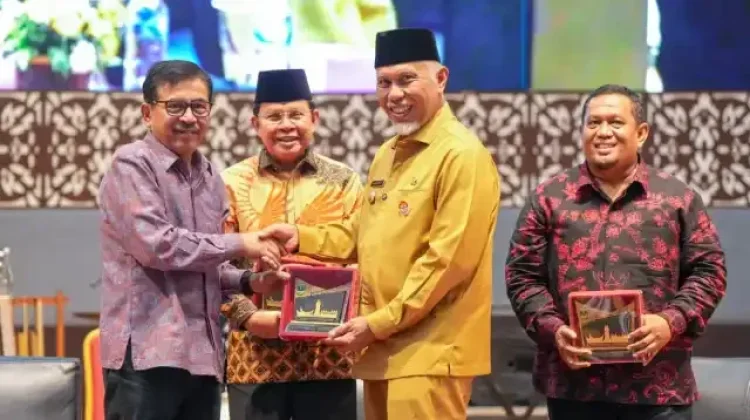 Gubernur Mahyeldi Kagumi Nilai Pendidikan Keluarga Rahmah El Yunussiyah
