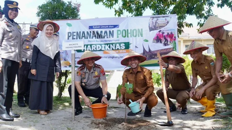 Hardiknas 2026 di Padang Panjang, Polres Tebar Aksi Tanam Pohon dan Apresiasi Guru
