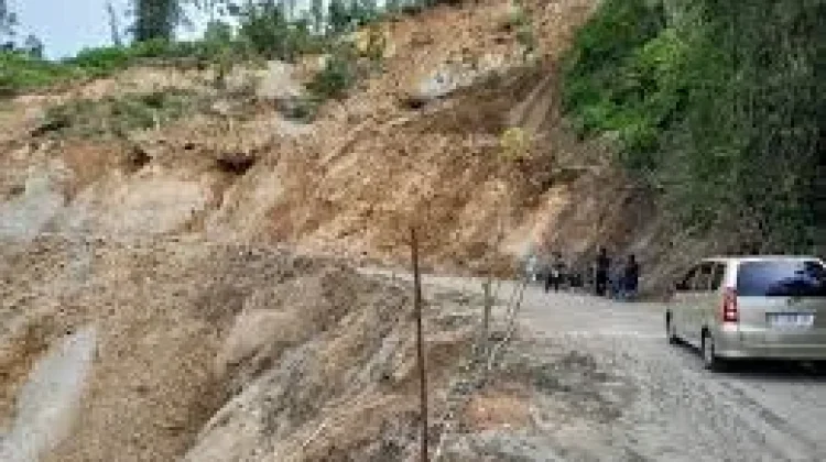 Cuaca Ekstrem, Warga Diminta Waspada Longsor