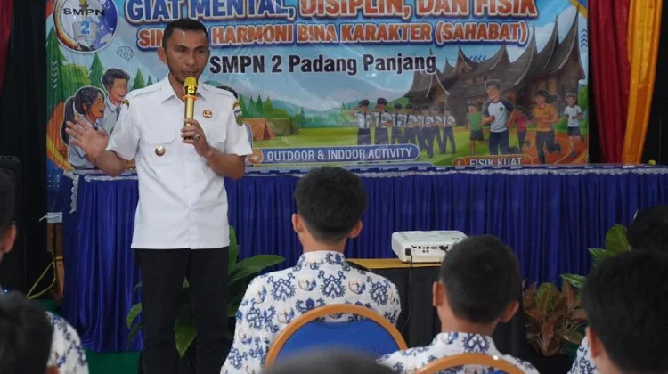 Wawako Allex ke Siswa SMPN 2: Disiplin dan Ketekunan Kunci Sukses sejak Dini