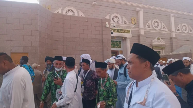 Antusiasme Tinggi Jemaah Sumbar Ziarah Raudhah Madinah