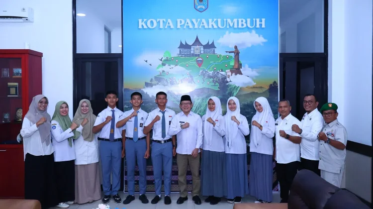 Wali Kota Zulmaeta Lepas Enam Calon Paskibraka Payakumbuh ke Tingkat Provinsi